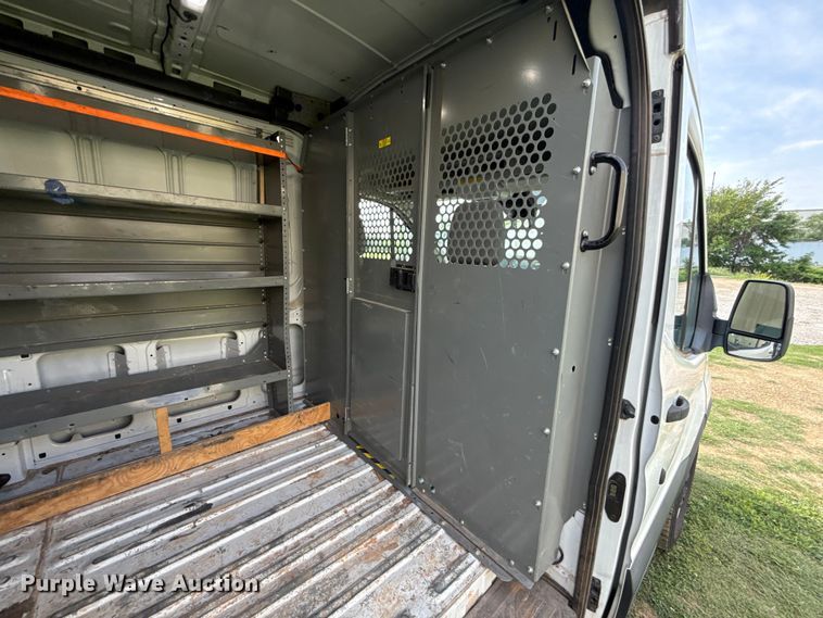image for item ET6252 2018 Ford Transit 250 van