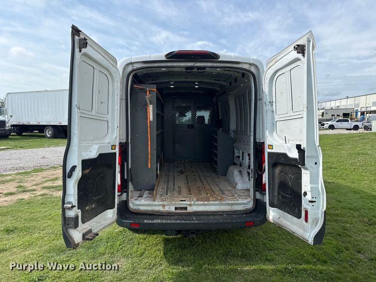 image for item ET6252 2018 Ford Transit 250 van