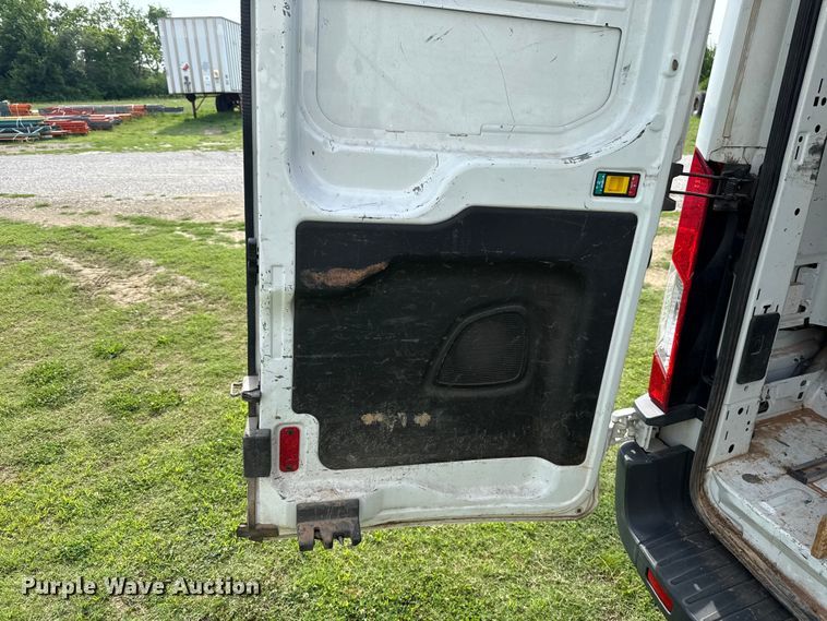 image for item ET6252 2018 Ford Transit 250 van