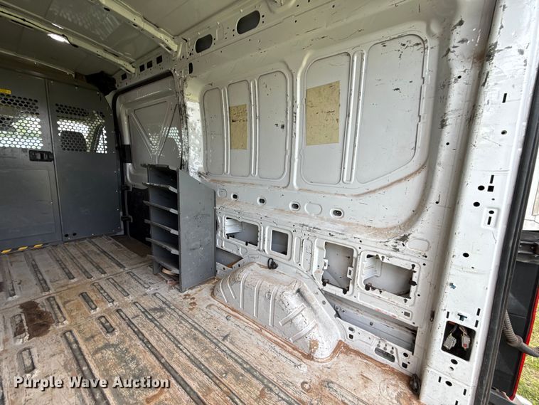 image for item ET6252 2018 Ford Transit 250 van