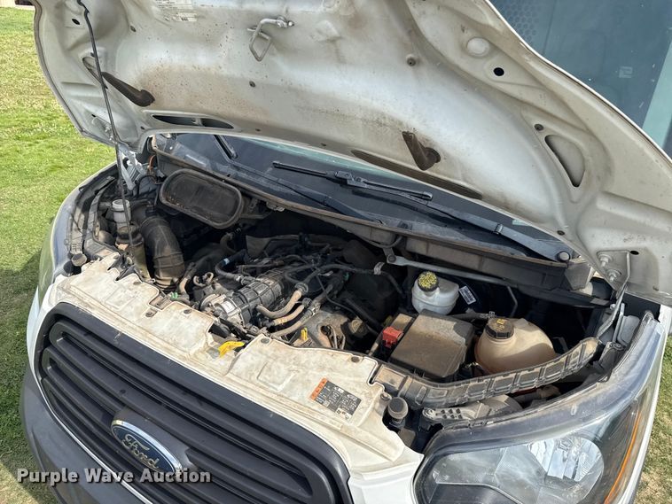 image for item ET6252 2018 Ford Transit 250 van