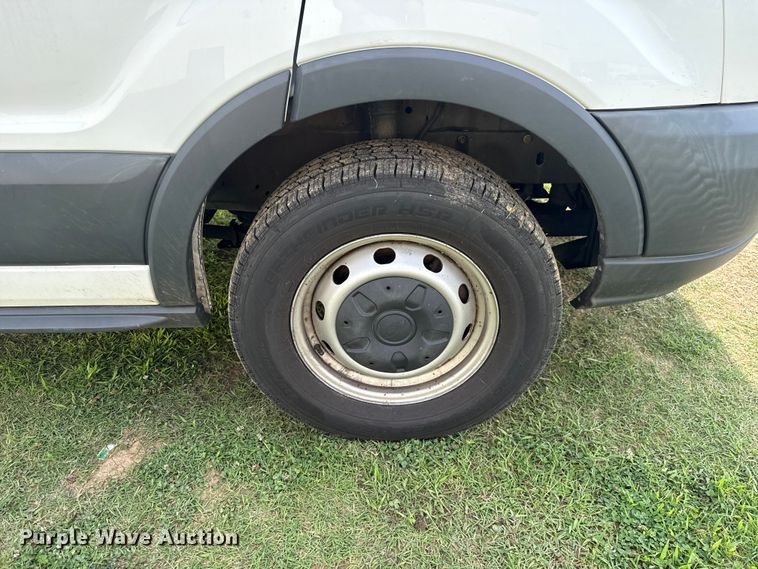 image for item ET6252 2018 Ford Transit 250 van