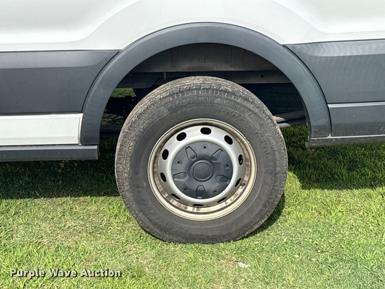 image for item ET6252 2018 Ford Transit 250 van