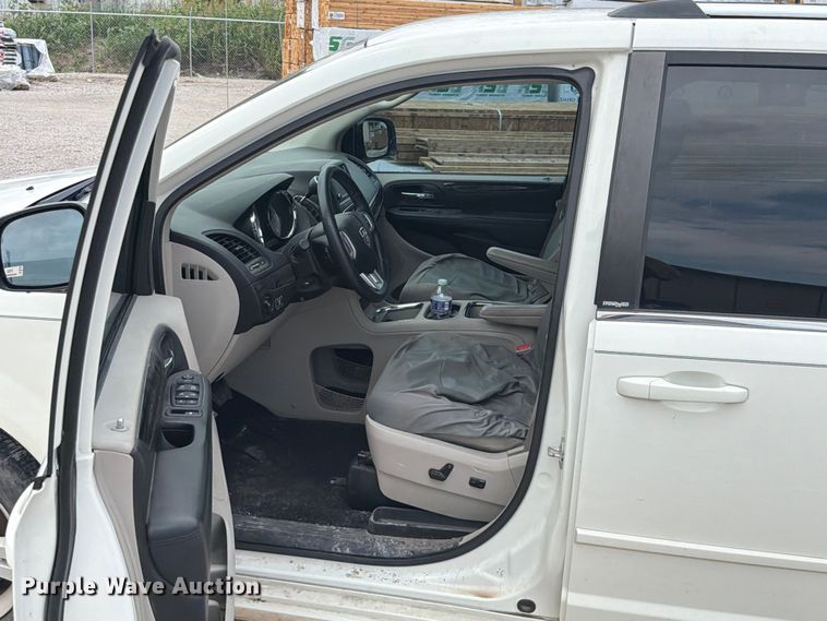image for item ET6253 2013 Dodge Grand Caravan van