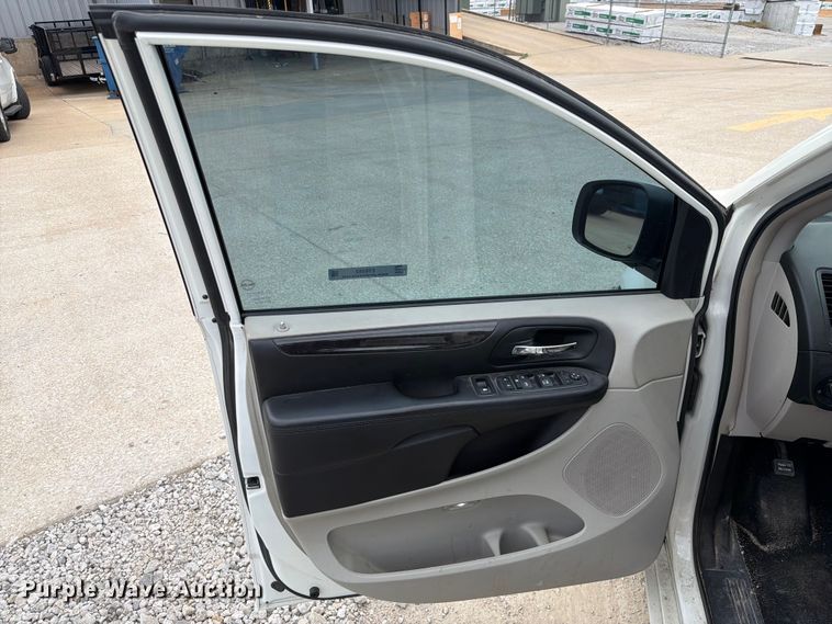 image for item ET6253 2013 Dodge Grand Caravan van