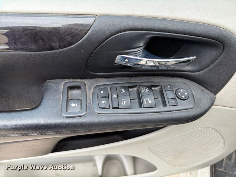 image for item ET6253 2013 Dodge Grand Caravan van