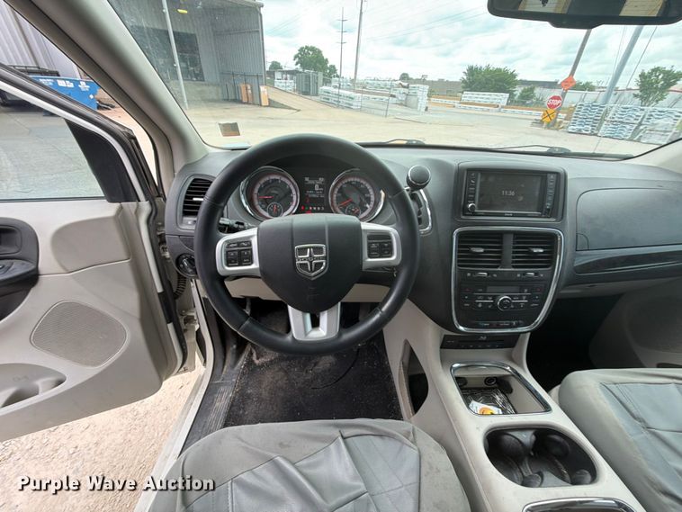 image for item ET6253 2013 Dodge Grand Caravan van