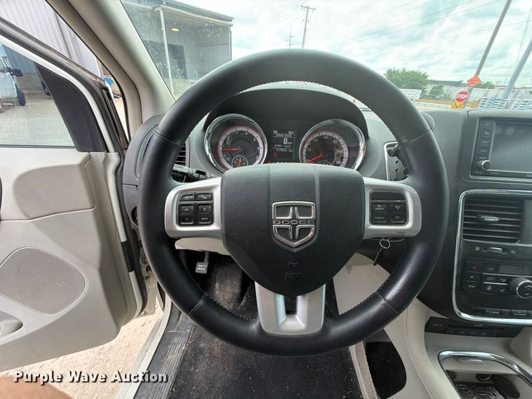 image for item ET6253 2013 Dodge Grand Caravan van