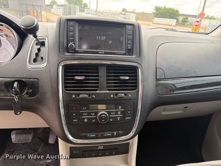 image for item ET6253 2013 Dodge Grand Caravan van