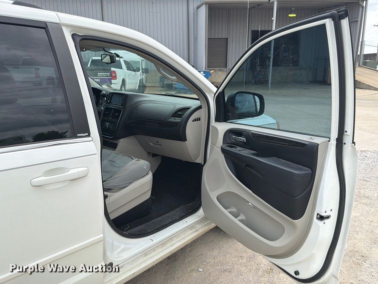 image for item ET6253 2013 Dodge Grand Caravan van
