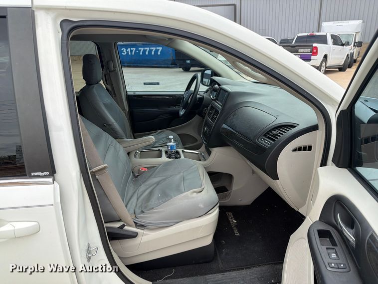 image for item ET6253 2013 Dodge Grand Caravan van