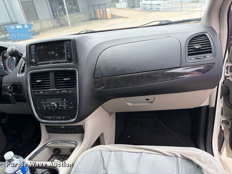 image for item ET6253 2013 Dodge Grand Caravan van