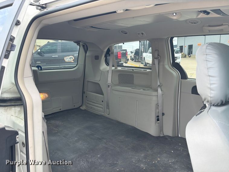 image for item ET6253 2013 Dodge Grand Caravan van