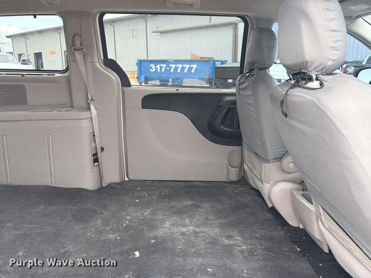 image for item ET6253 2013 Dodge Grand Caravan van