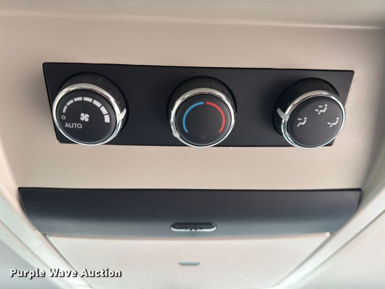 image for item ET6253 2013 Dodge Grand Caravan van