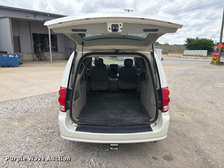 image for item ET6253 2013 Dodge Grand Caravan van