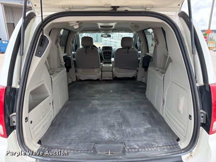 image for item ET6253 2013 Dodge Grand Caravan van