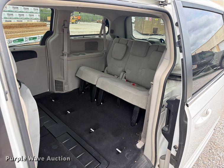 image for item ET6253 2013 Dodge Grand Caravan van