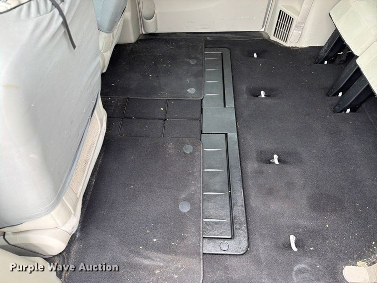 image for item ET6253 2013 Dodge Grand Caravan van