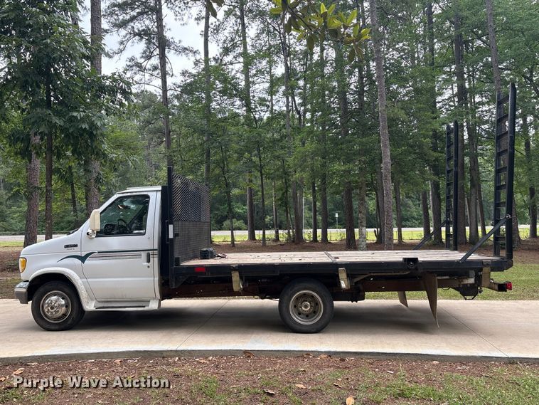 image for item EU0598 1996 Ford E-350 Flatbed van