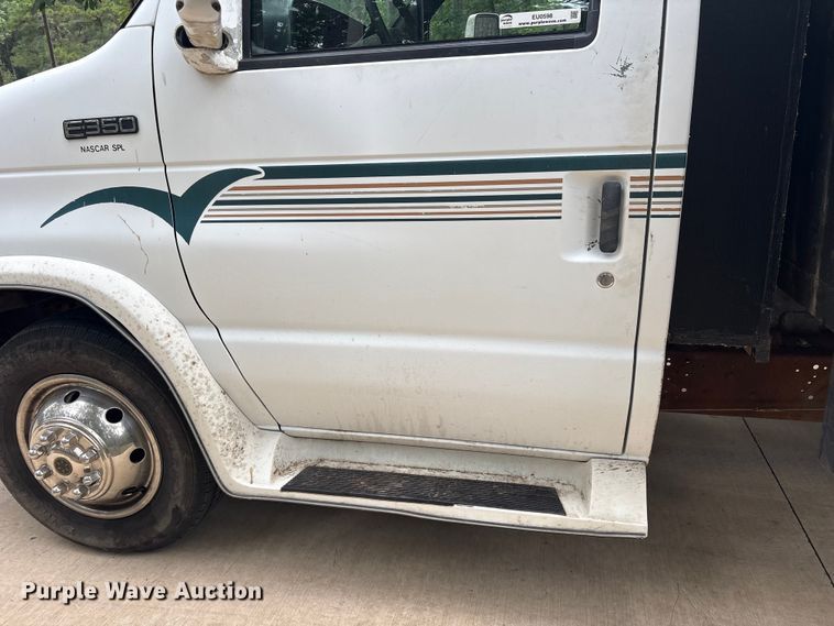image for item EU0598 1996 Ford E-350 Flatbed van