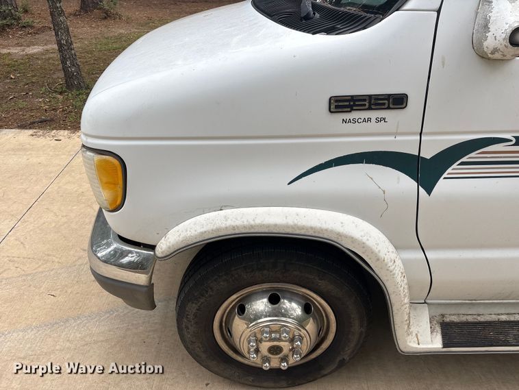 image for item EU0598 1996 Ford E-350 Flatbed van