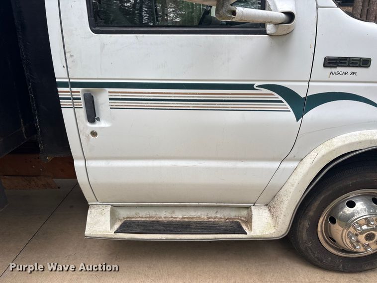 image for item EU0598 1996 Ford E-350 Flatbed van