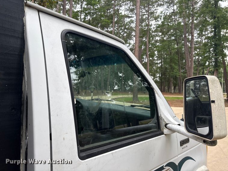 image for item EU0598 1996 Ford E-350 Flatbed van
