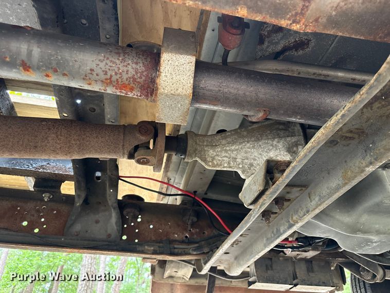 image for item EU0598 1996 Ford E-350 Flatbed van