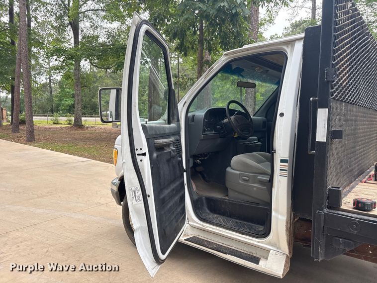 image for item EU0598 1996 Ford E-350 Flatbed van