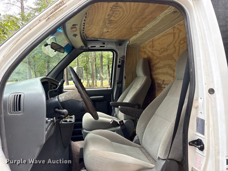 image for item EU0598 1996 Ford E-350 Flatbed van