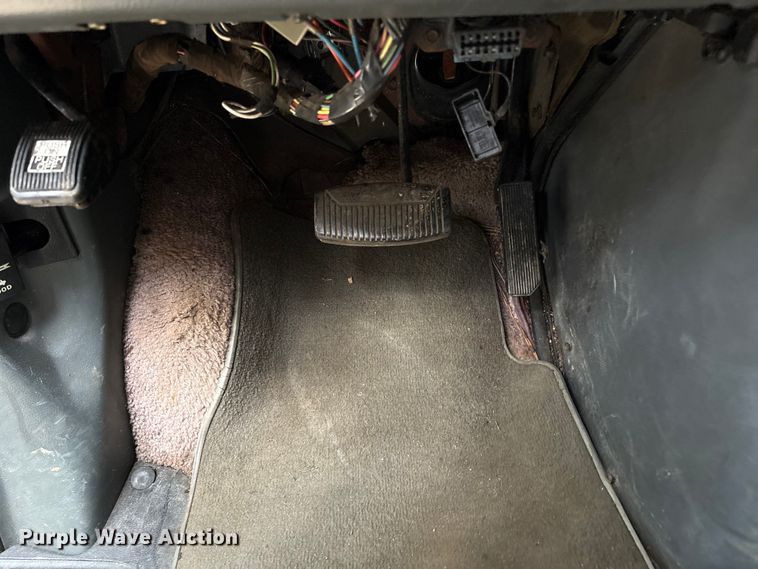 image for item EU0598 1996 Ford E-350 Flatbed van