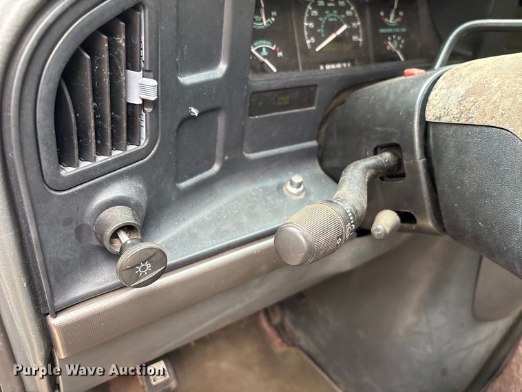 image for item EU0598 1996 Ford E-350 Flatbed van