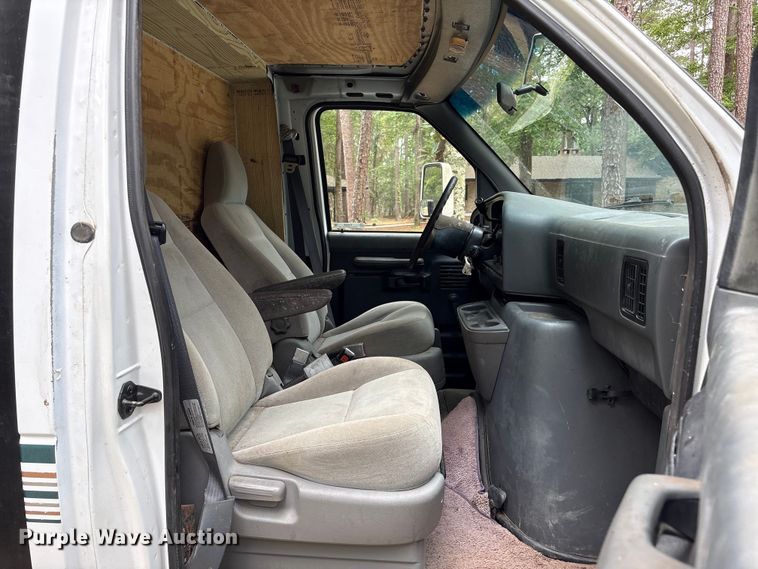 image for item EU0598 1996 Ford E-350 Flatbed van