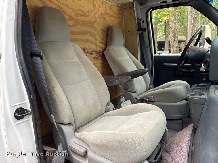 image for item EU0598 1996 Ford E-350 Flatbed van