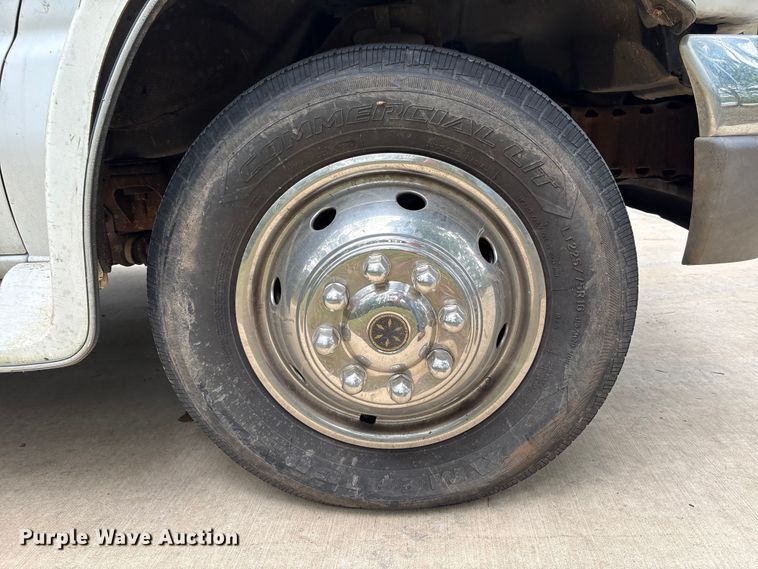 image for item EU0598 1996 Ford E-350 Flatbed van