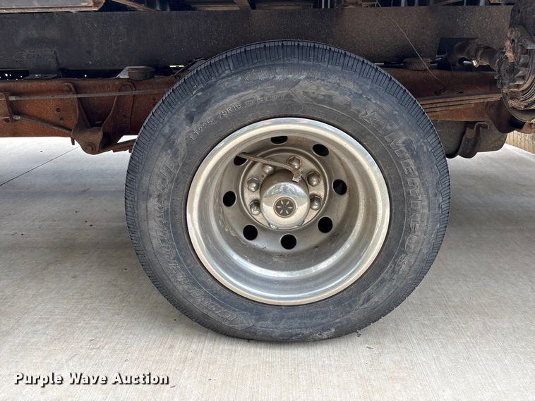 image for item EU0598 1996 Ford E-350 Flatbed van