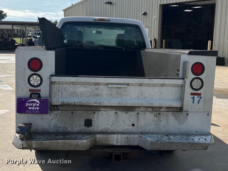 image for item EU5567 2015 Ford F250 Super Duty Ext. Cab flatbed pickup truck