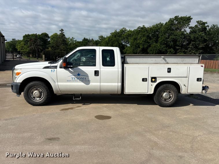 image for item EU5567 2015 Ford F250 Super Duty Ext. Cab flatbed pickup truck