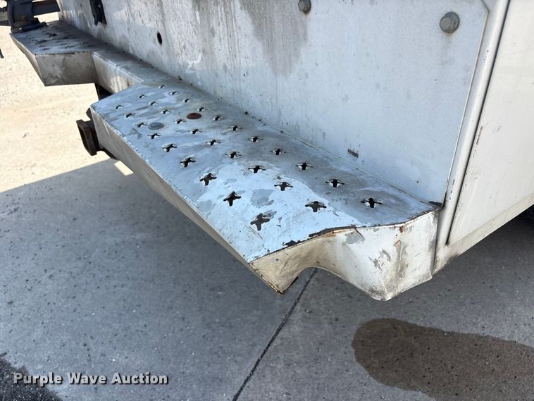 image for item EU5567 2015 Ford F250 Super Duty Ext. Cab flatbed pickup truck