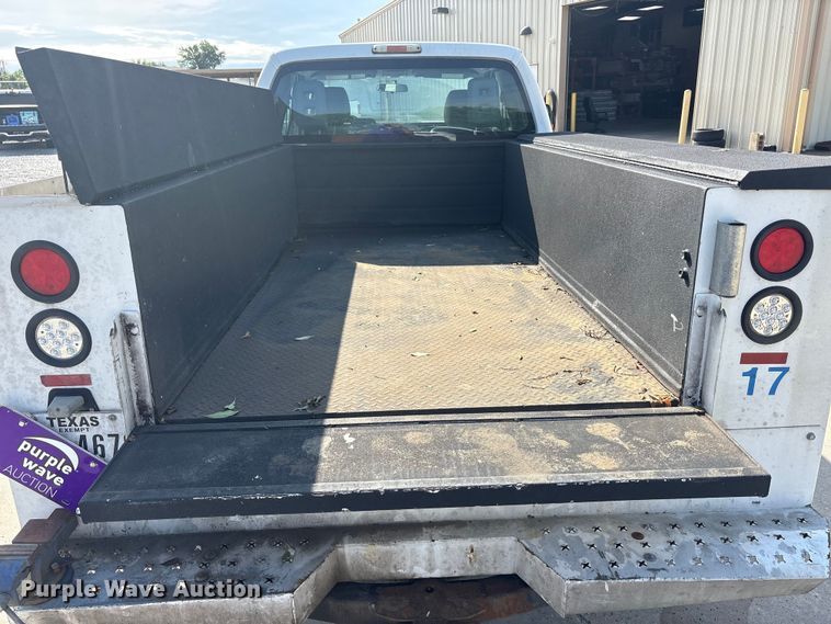 image for item EU5567 2015 Ford F250 Super Duty Ext. Cab flatbed pickup truck