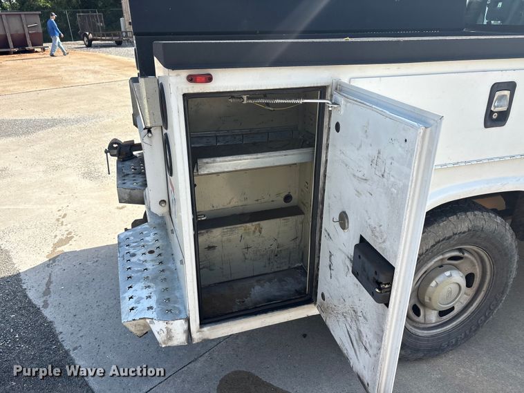 image for item EU5567 2015 Ford F250 Super Duty Ext. Cab flatbed pickup truck