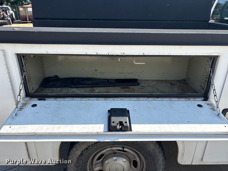 image for item EU5567 2015 Ford F250 Super Duty Ext. Cab flatbed pickup truck