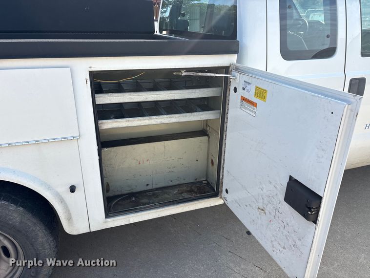 image for item EU5567 2015 Ford F250 Super Duty Ext. Cab flatbed pickup truck