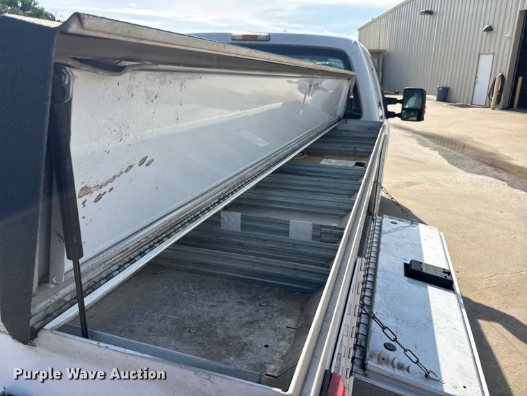 image for item EU5567 2015 Ford F250 Super Duty Ext. Cab flatbed pickup truck