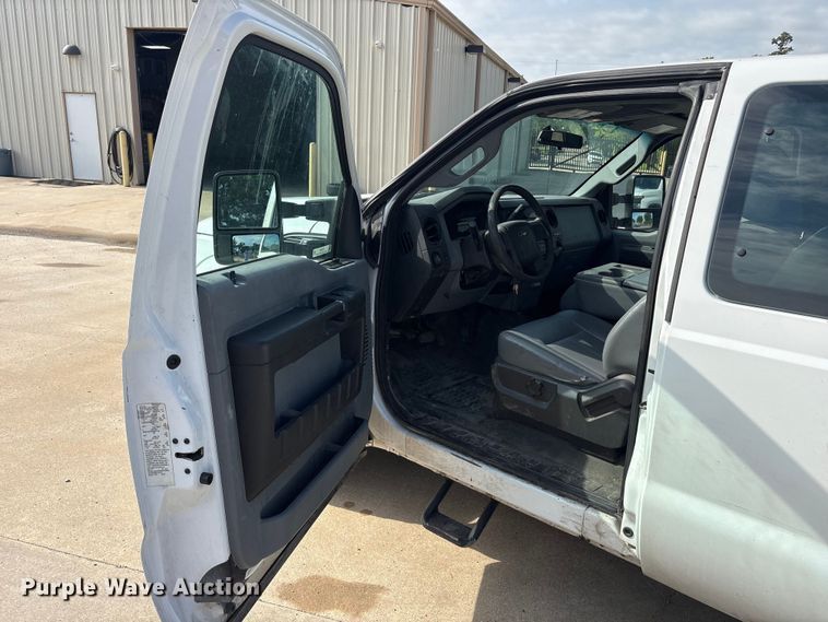 image for item EU5567 2015 Ford F250 Super Duty Ext. Cab flatbed pickup truck