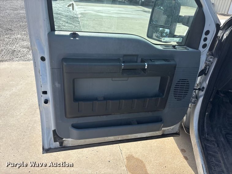image for item EU5567 2015 Ford F250 Super Duty Ext. Cab flatbed pickup truck