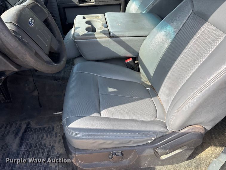 image for item EU5567 2015 Ford F250 Super Duty Ext. Cab flatbed pickup truck