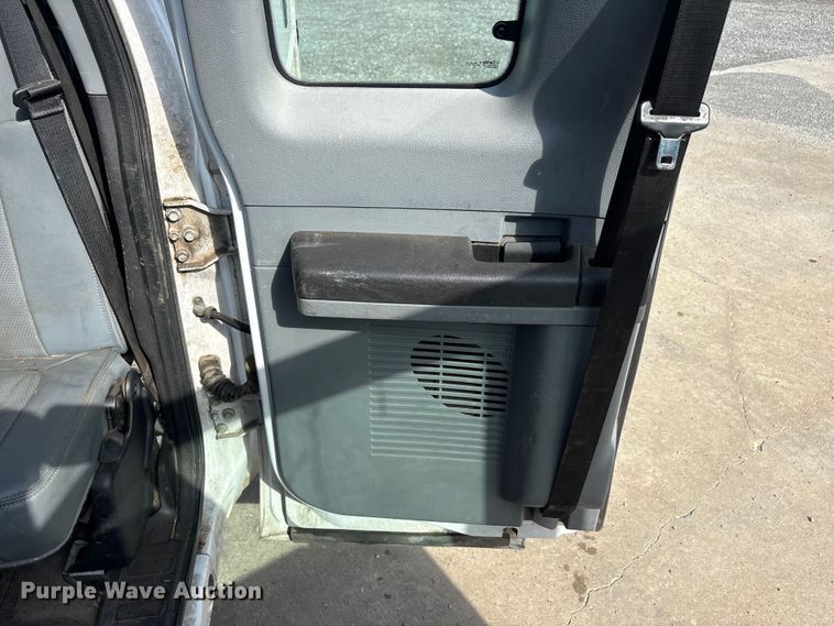 image for item EU5567 2015 Ford F250 Super Duty Ext. Cab flatbed pickup truck
