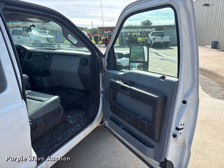 image for item EU5567 2015 Ford F250 Super Duty Ext. Cab flatbed pickup truck